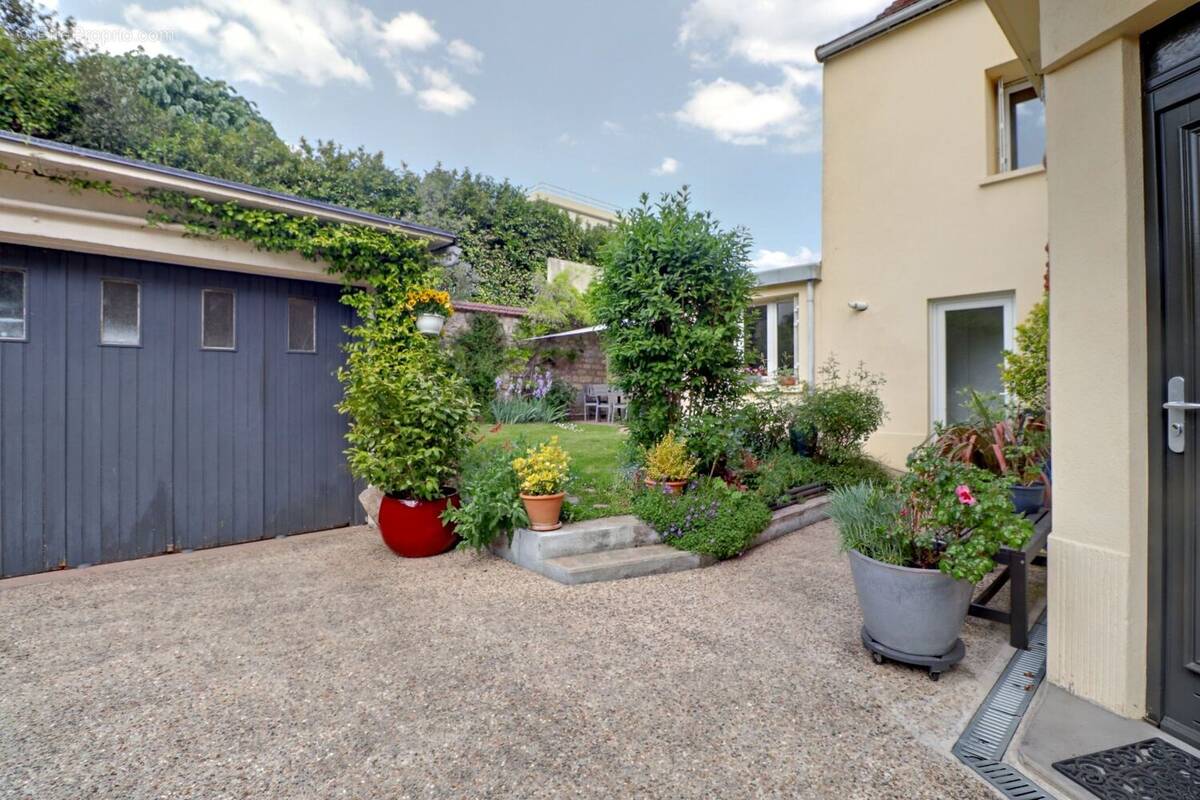 Maison à MAURECOURT