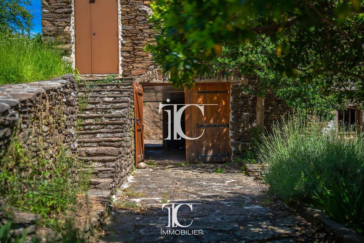 Mas ancien du xviiieme siècle 108m² habitables 4 chambres terrain de 3 173 m² piscine - photo 12