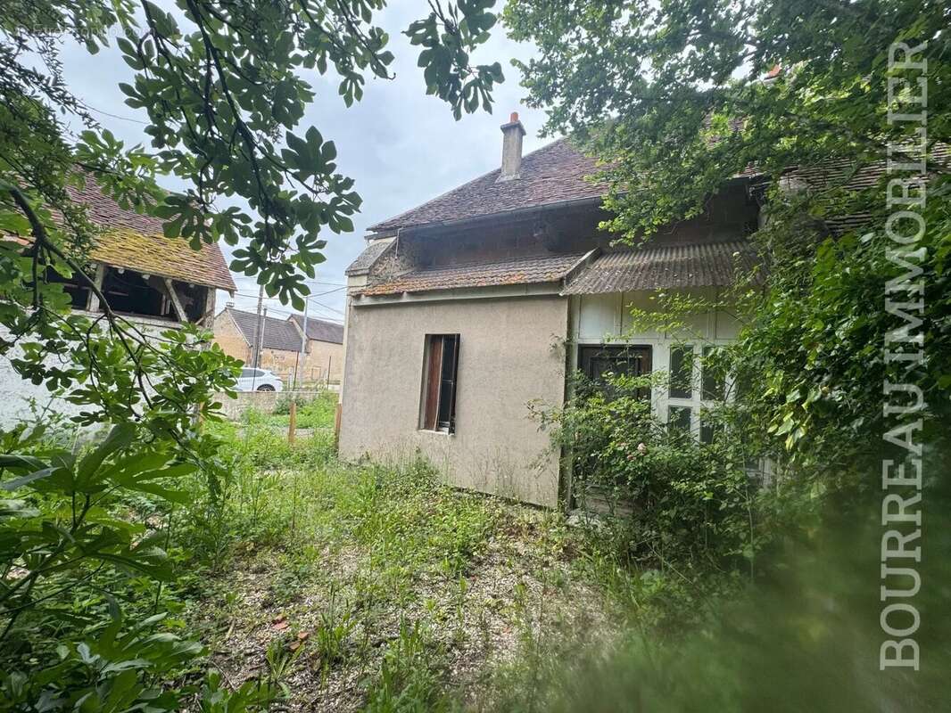 Appartement à LA CELLE-SAINT-CYR