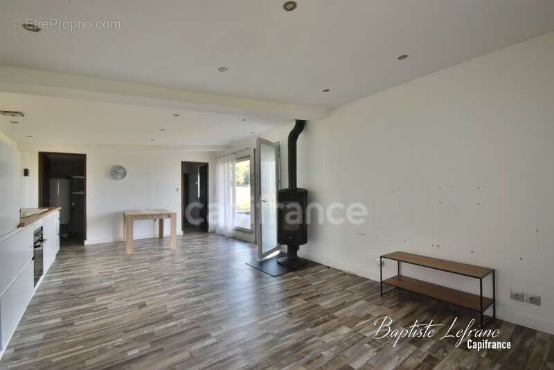 Maison à LA CHAPELLE-SAINT-LAUD