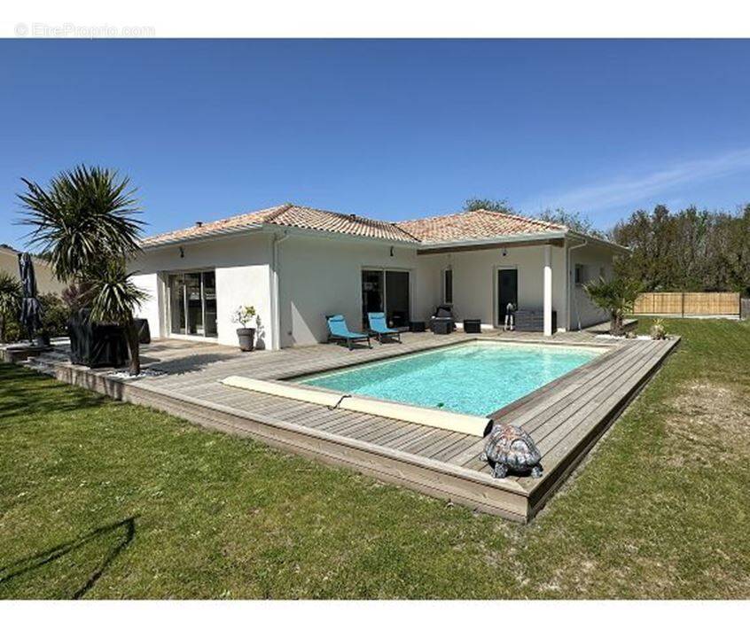 Maison à GRAYAN-ET-L'HOPITAL