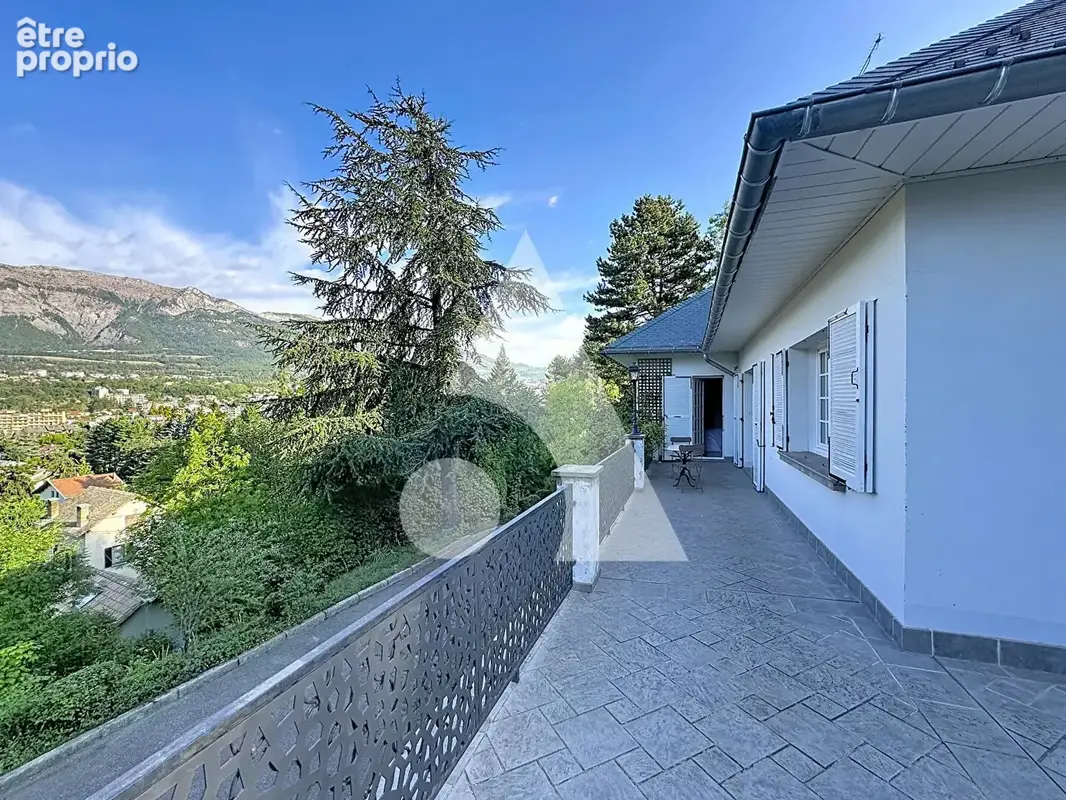 Villa de charme style Île-de-France - 246,90 m² - Terrain de 2 580 m² - Gap / secteur résidentiel ! - photo 15