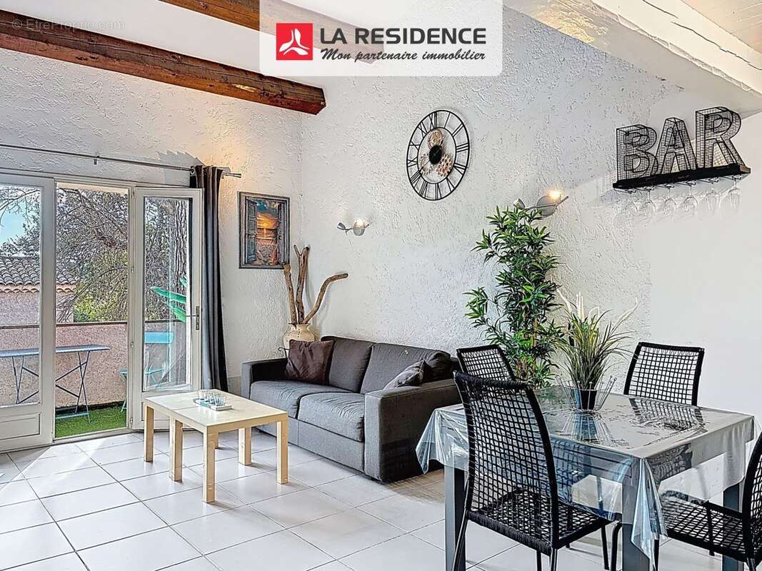 Appartement à ROQUEBRUNE-SUR-ARGENS
