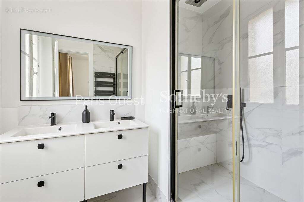 Appartement à NEUILLY-SUR-SEINE