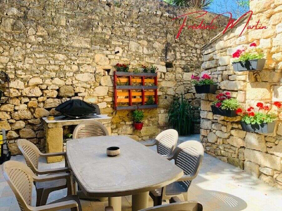 Maison 250 m² à Uzes  - photo 2