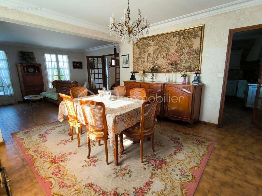 Maison à NEUVILLE-SUR-BRENNE