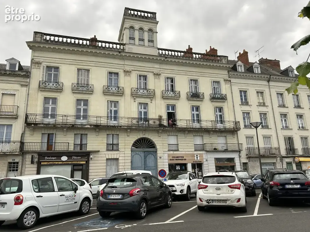 Type 3 dans immeuble de caractère - coeur de ville - photo 1