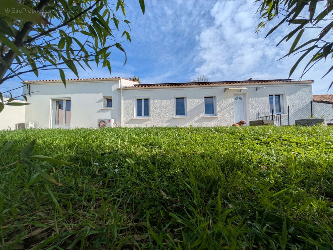Maison à NIEUL-LES-SAINTES