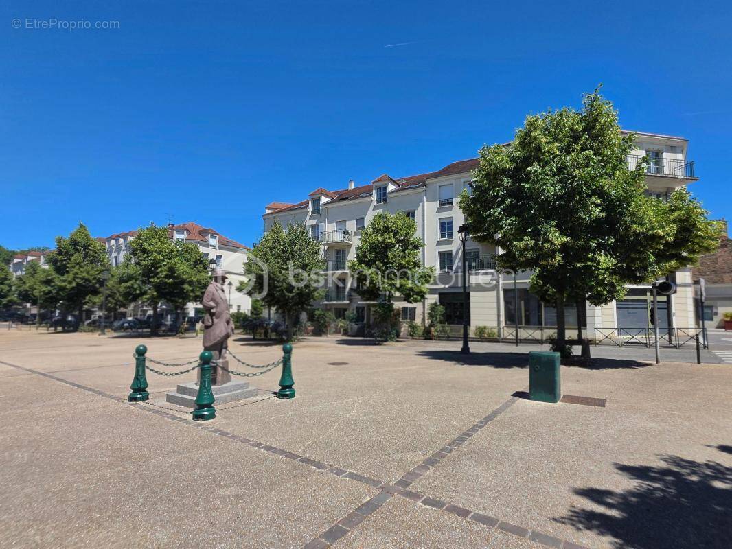 Appartement à VAUJOURS