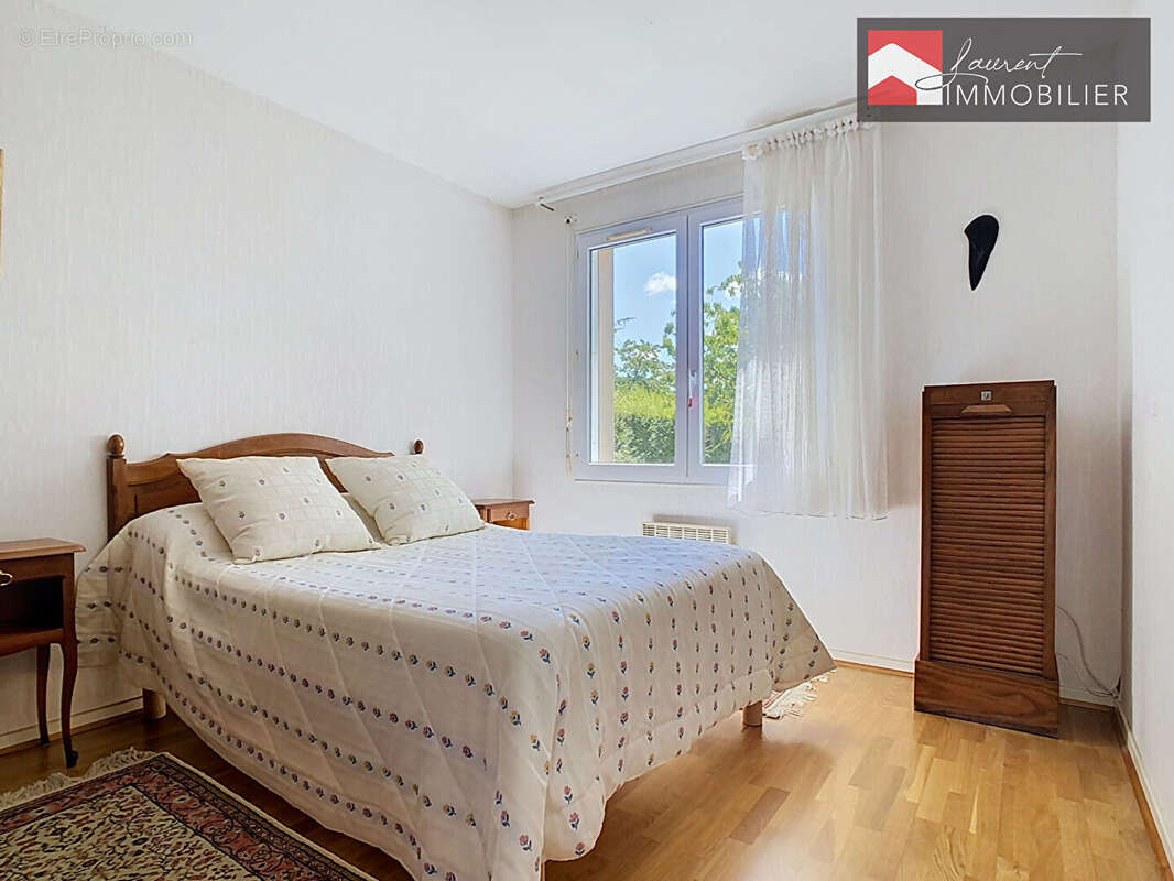 Simandre - Maison de plain-pied de 108 m² avec vaste terrain - photo 11