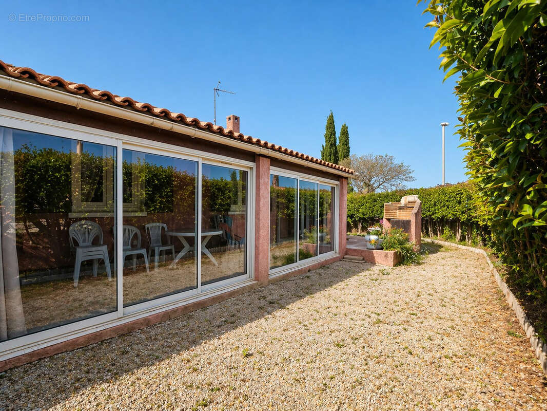 Maison à VIC-LA-GARDIOLE