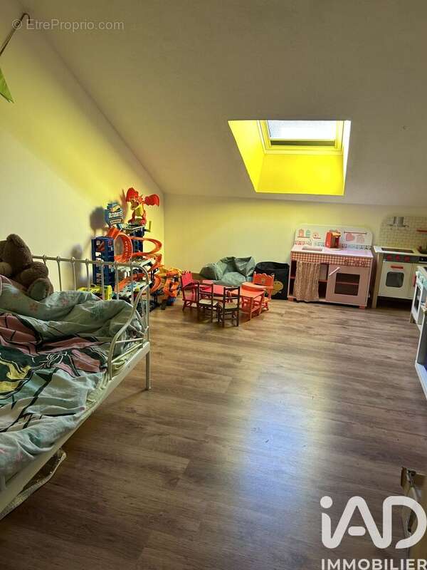 Maison 240 m² à Arpenans  - photo 8