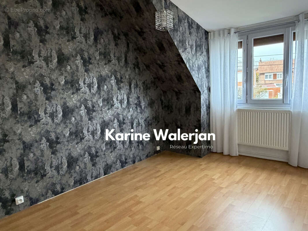 Maison à COURRIERES