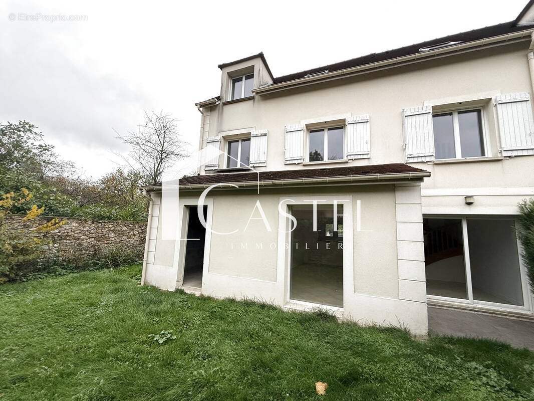 Maison à MORAINVILLIERS