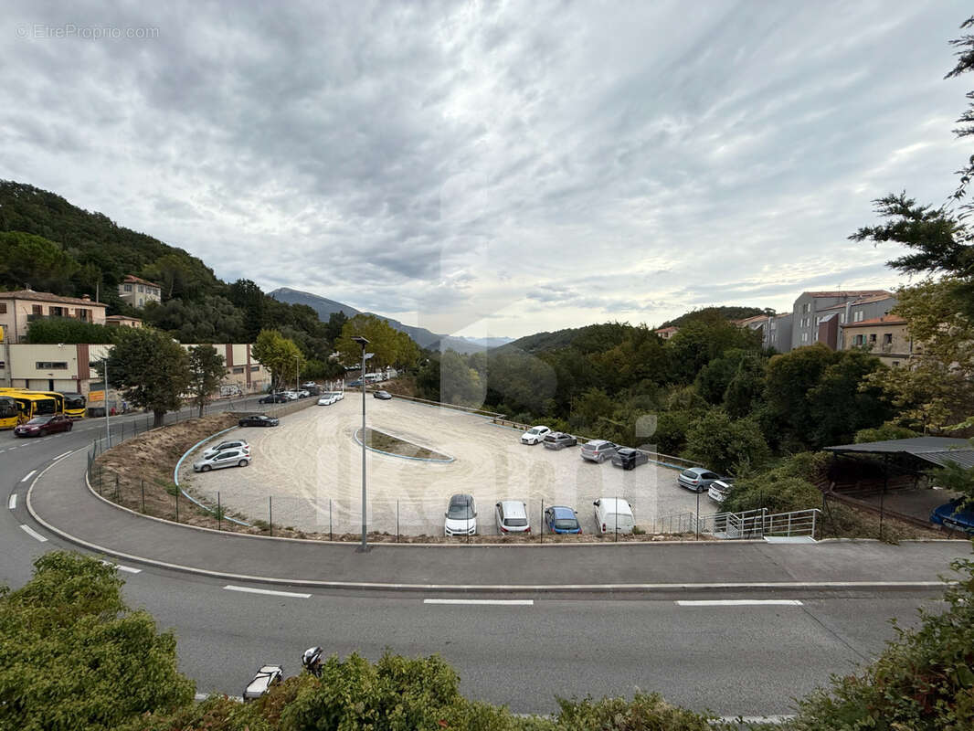 Appartement à CHATEAUNEUF-GRASSE