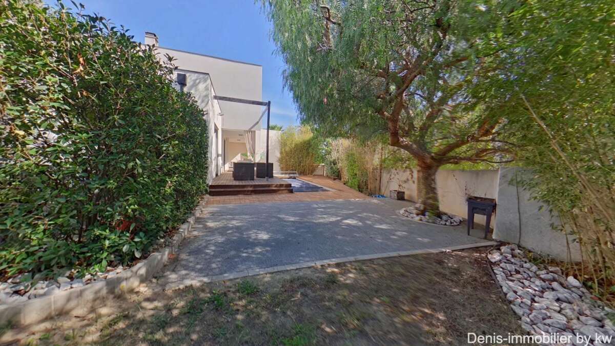 Maison à VILLENEUVE-DE-LA-RAHO