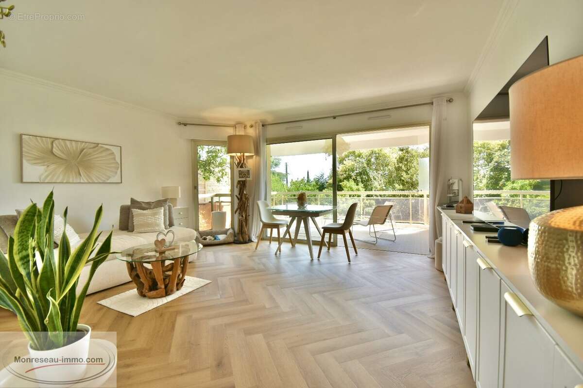 Appartement à LE CANNET