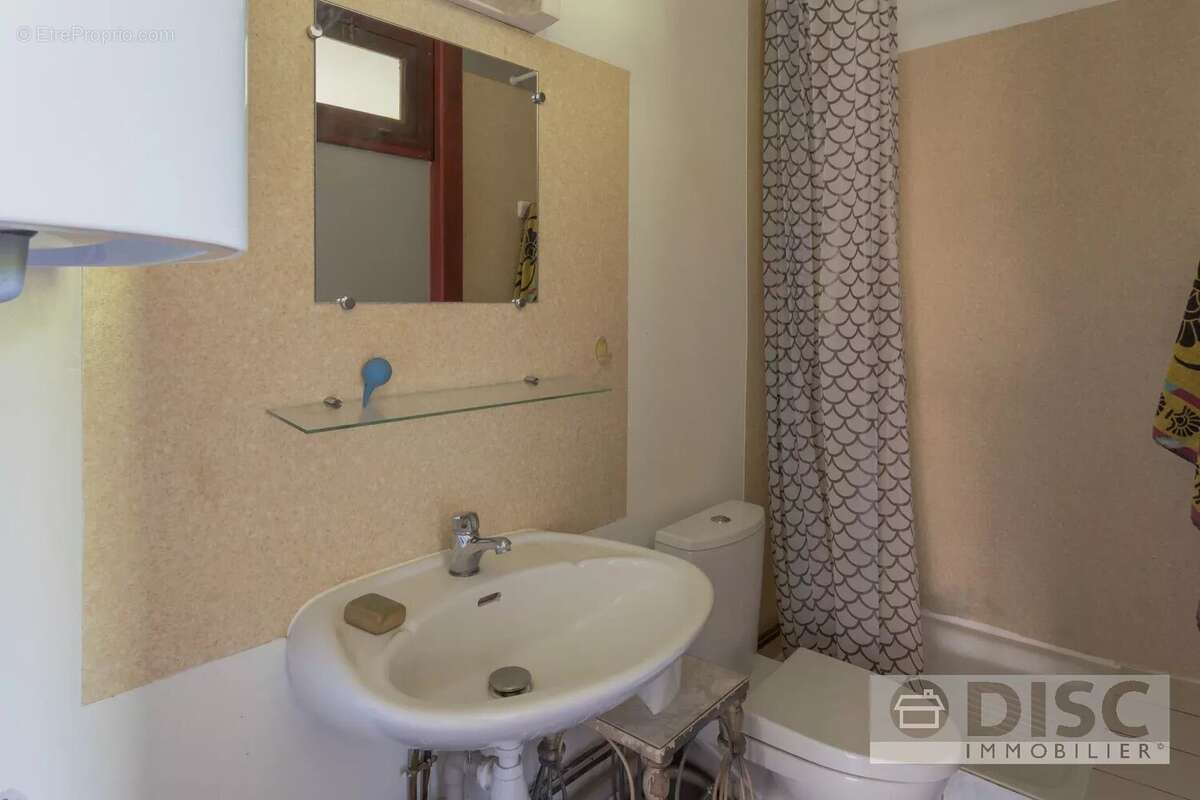 Charmant ensemble avec petite maison et dépendances. - photo 9