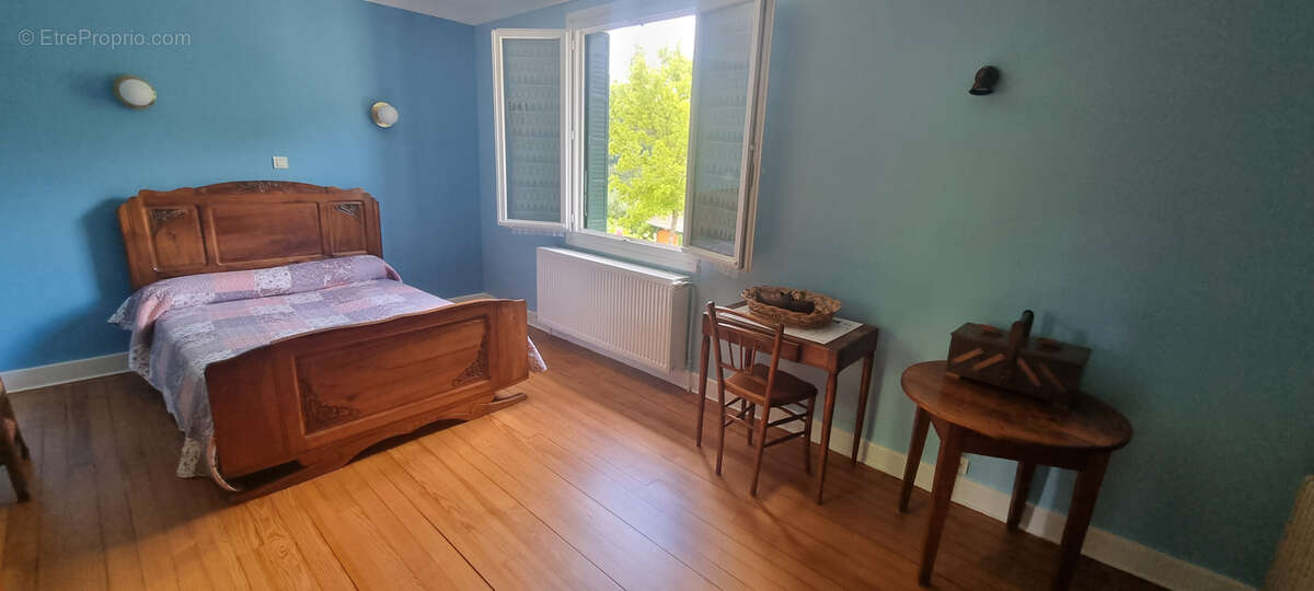 Maison à ENTRAYGUES-SUR-TRUYERE