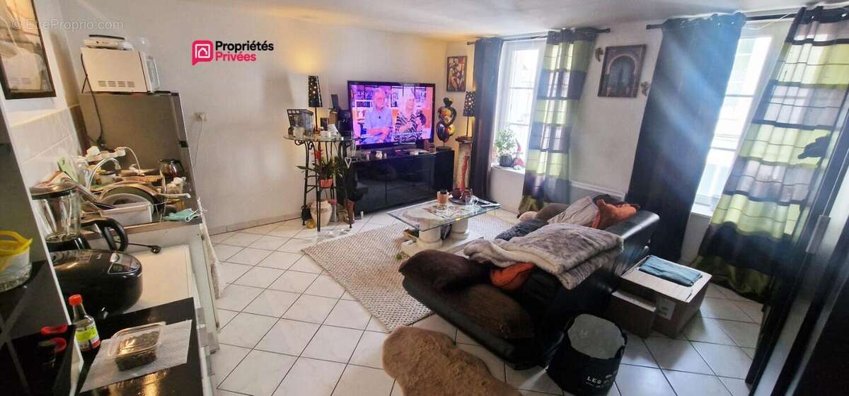 Immeuble de rapport - 90 m² - 4 pièces - local commercial et appartement T2 - photo 8