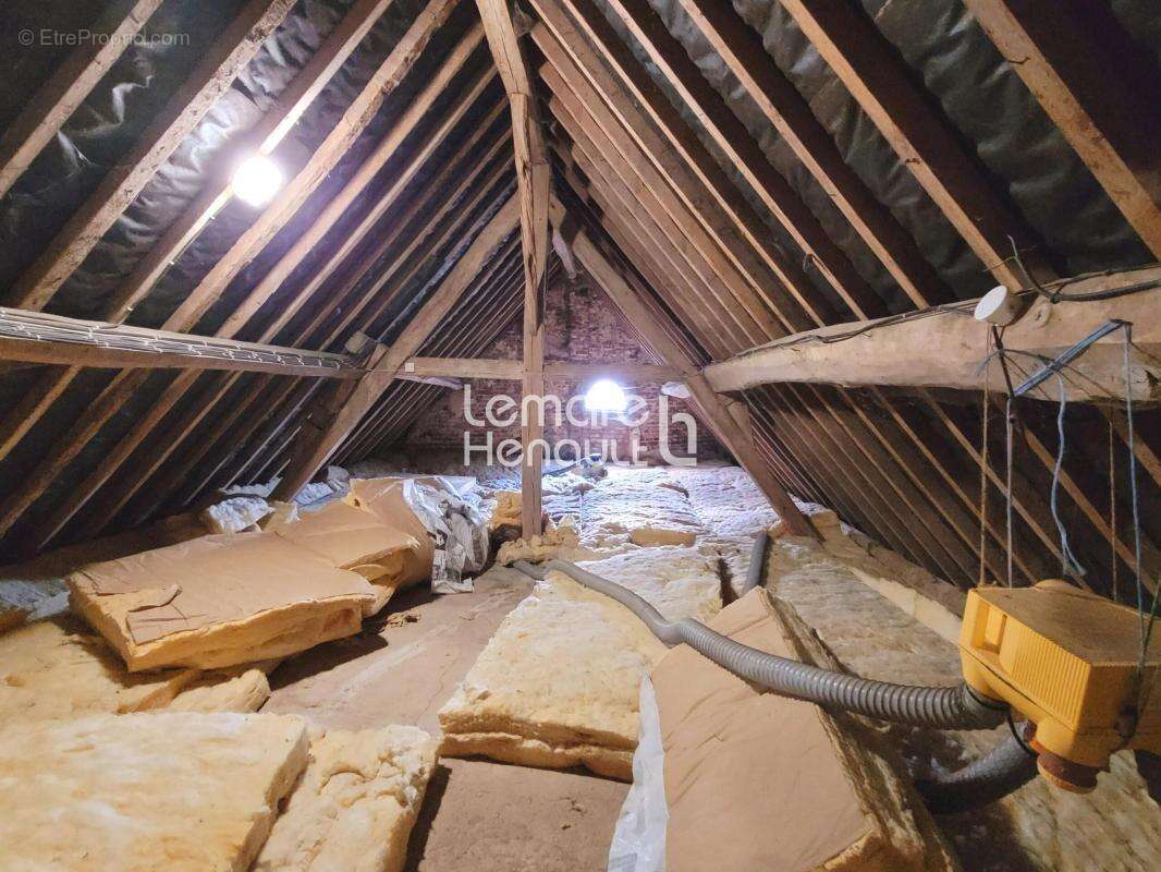 Maison à TREMBLAY-LES-VILLAGES