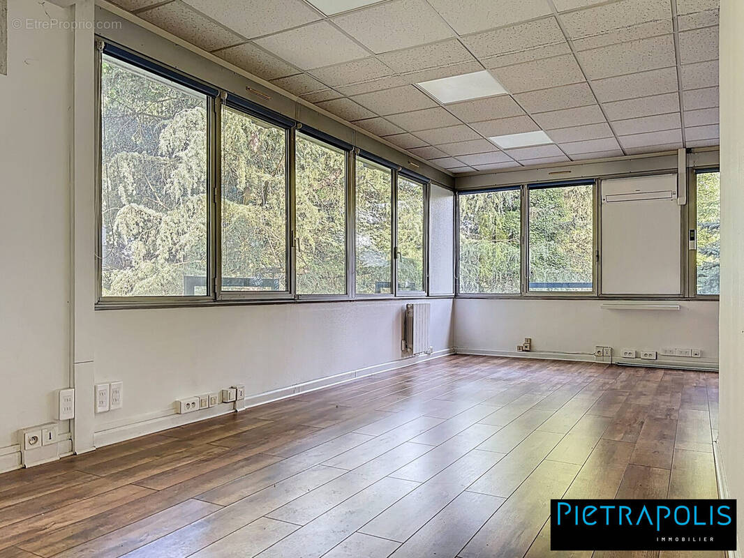 Bureau 97m² - Commerce à LISSIEU