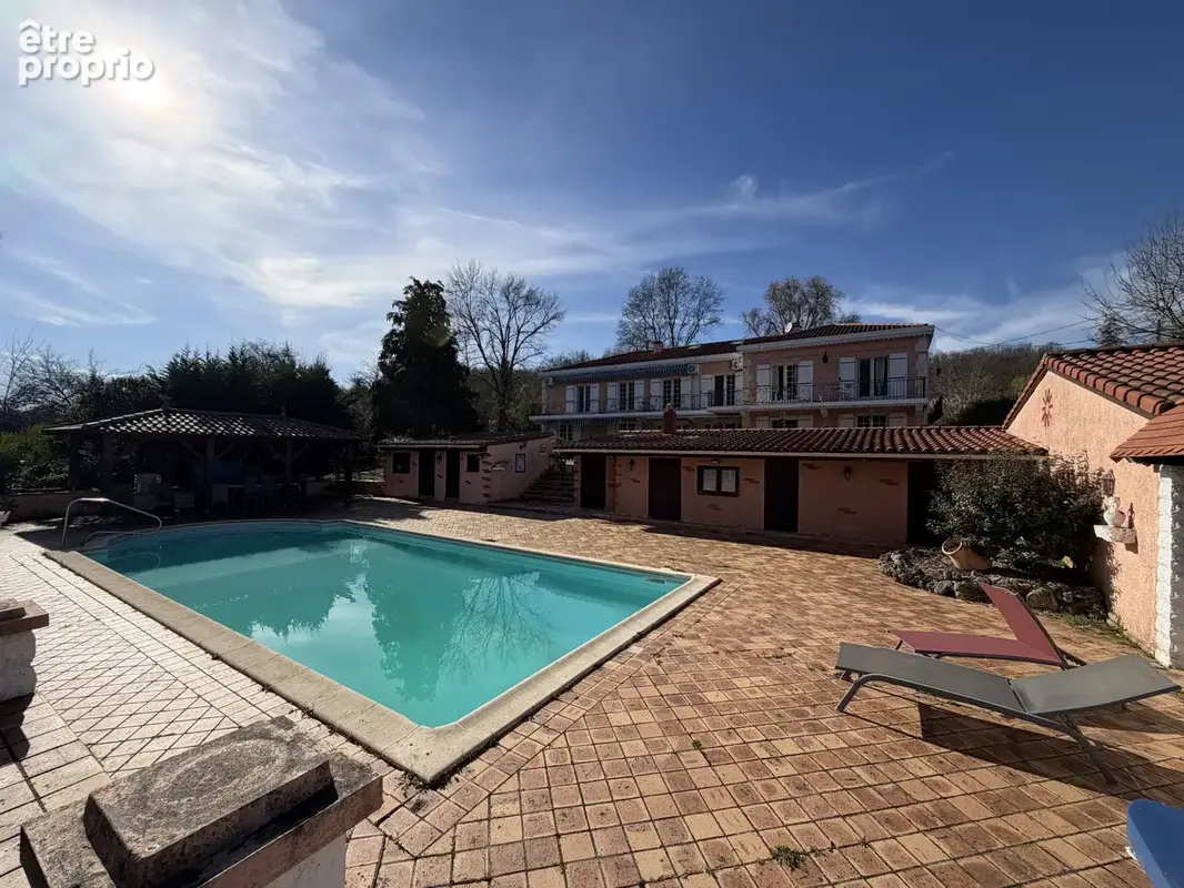 Bajamont - belle villa de construction traditionnelle avec dependances - piscine et parc - photo 3