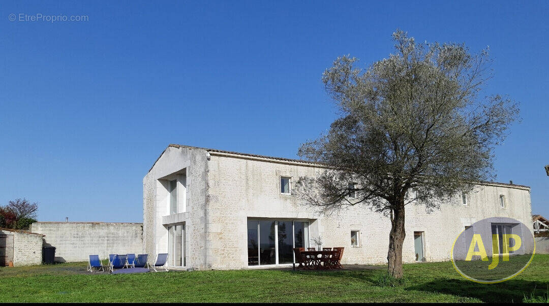 Maison à SAINT-MICHEL-EN-L'HERM