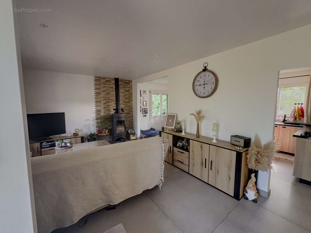 À VENDRE   Maison rénovée avec terrain de 3 327 m2 - photo 4