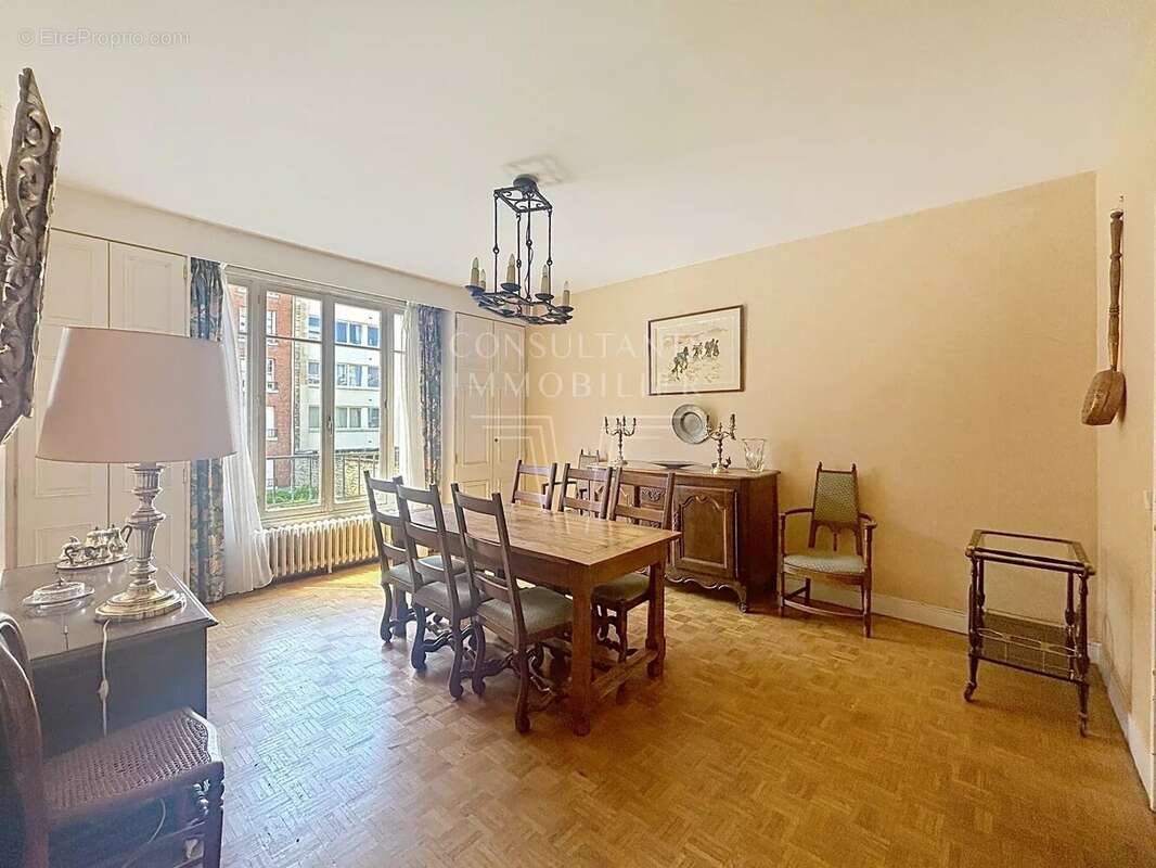 Appartement à NEUILLY-SUR-SEINE