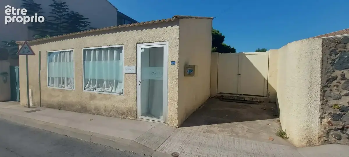 AGDE - Belle maison familiale de 148m² environ sur une parcelle de 862m² avec piscine, forage et dépendance - photo 22