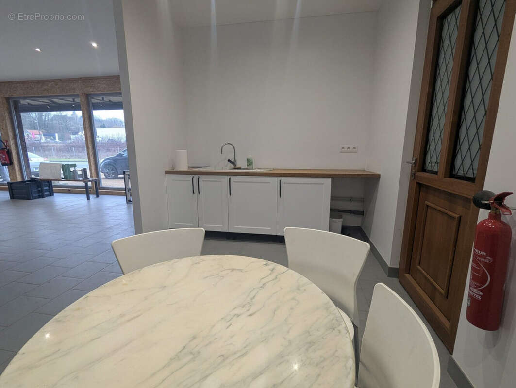 Commerce à WADELINCOURT