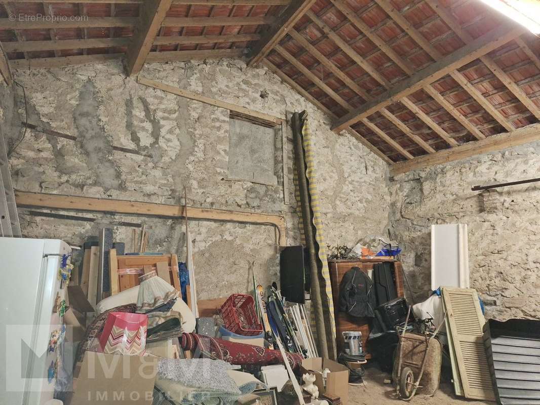 Maison à ESCOULOUBRE