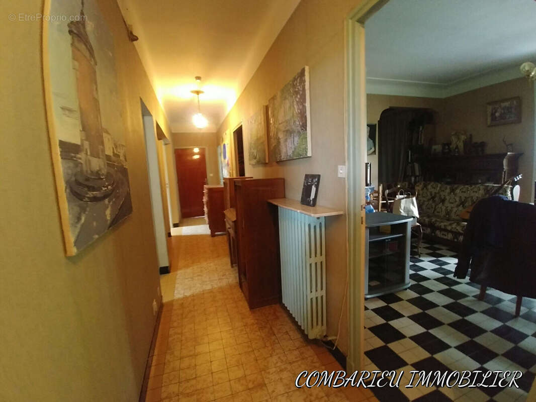 Maison Monteils, une partie du terrain en zone constructible. - photo 4
