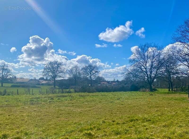 Terrain à YZEURE