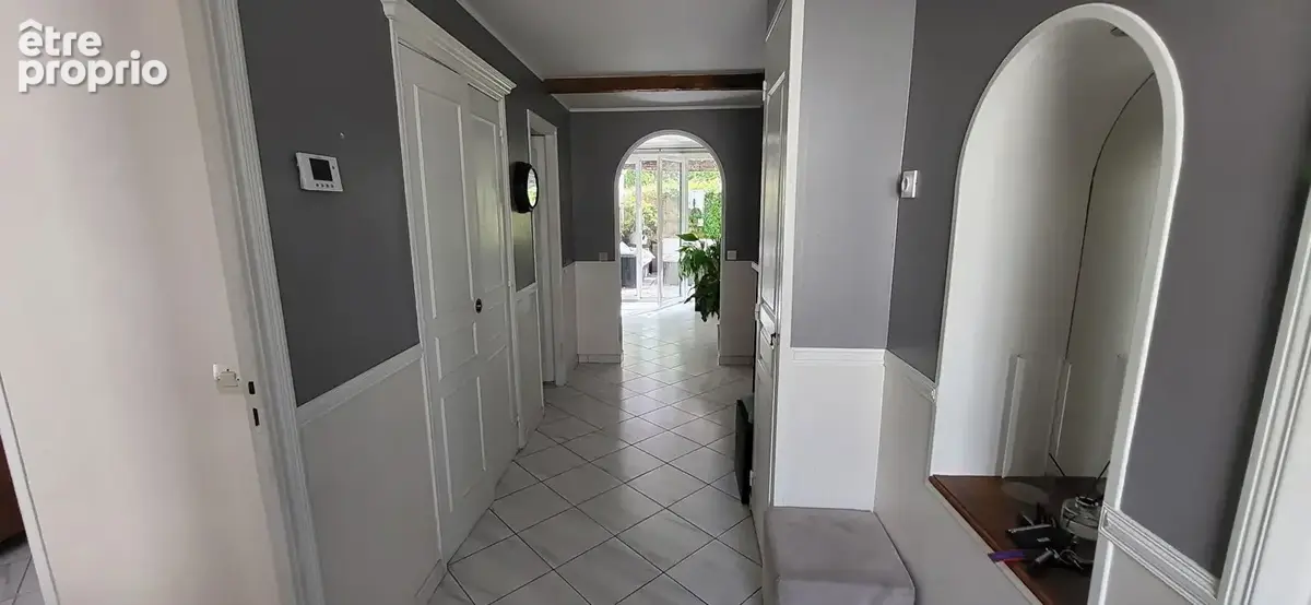 Maison familiale de caractère / 208,20 m² habitables avec jardin et dépendance - photo 3