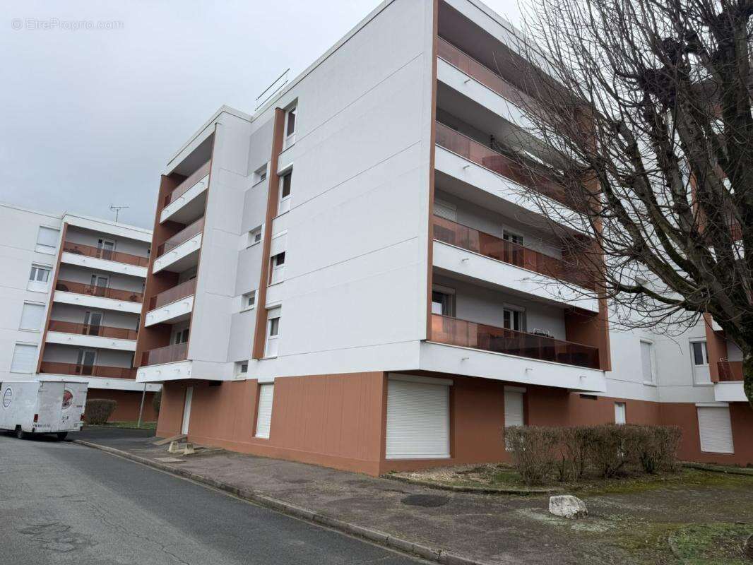 Appartement à SAINT-JEAN-DE-BRAYE