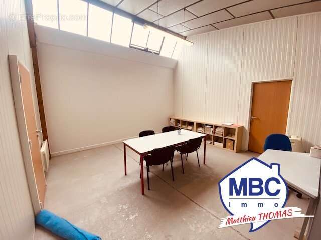 Bâtiment / Usine réhabilitable de 407 m² - photo 4