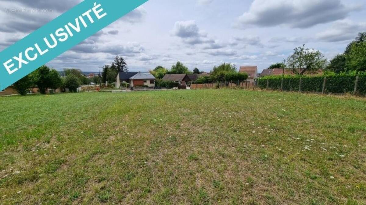 Photo 1 - Terrain à CUSSET