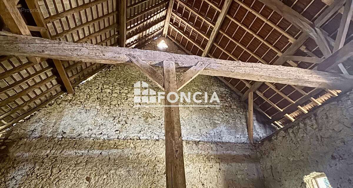 Propriété au calme  , Domaine "Les Feux" historique composé de plusieurs bâtisses - photo 19