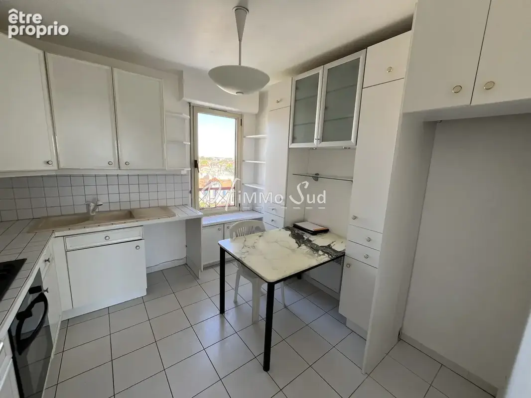 Appartement type t5 - quai victor hugo - terrasse - parking couvert - ascenseur - photo 9