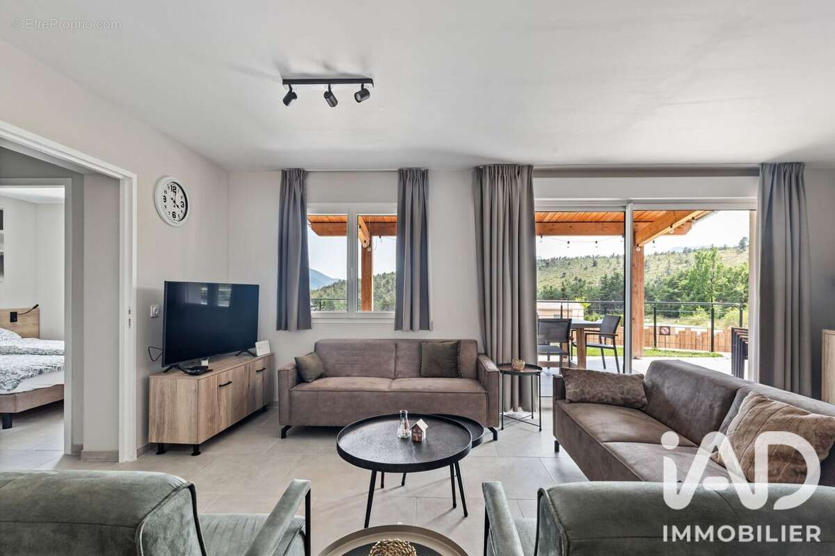 Maison 94 m² à Castellane  - photo 3