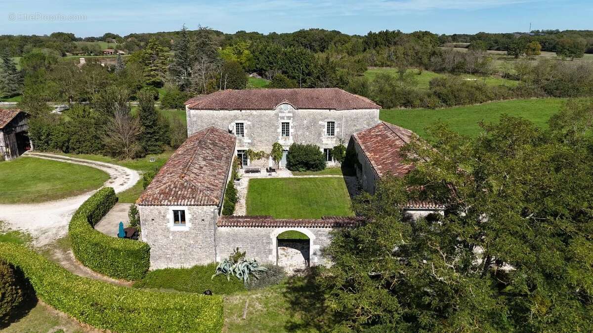 Maison à MAUROUX
