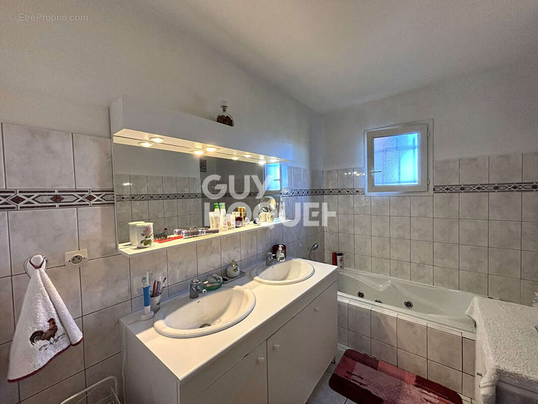 Maison à LA SALVETAT-SAINT-GILLES