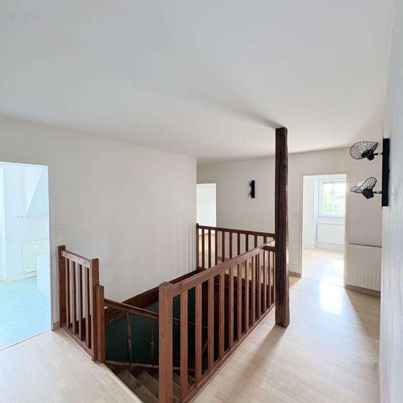 SOUS COMPROMIS Maison familiale avec garage et jardin clos au coeur de Saint-Lumine-de-Clisson - photo 8