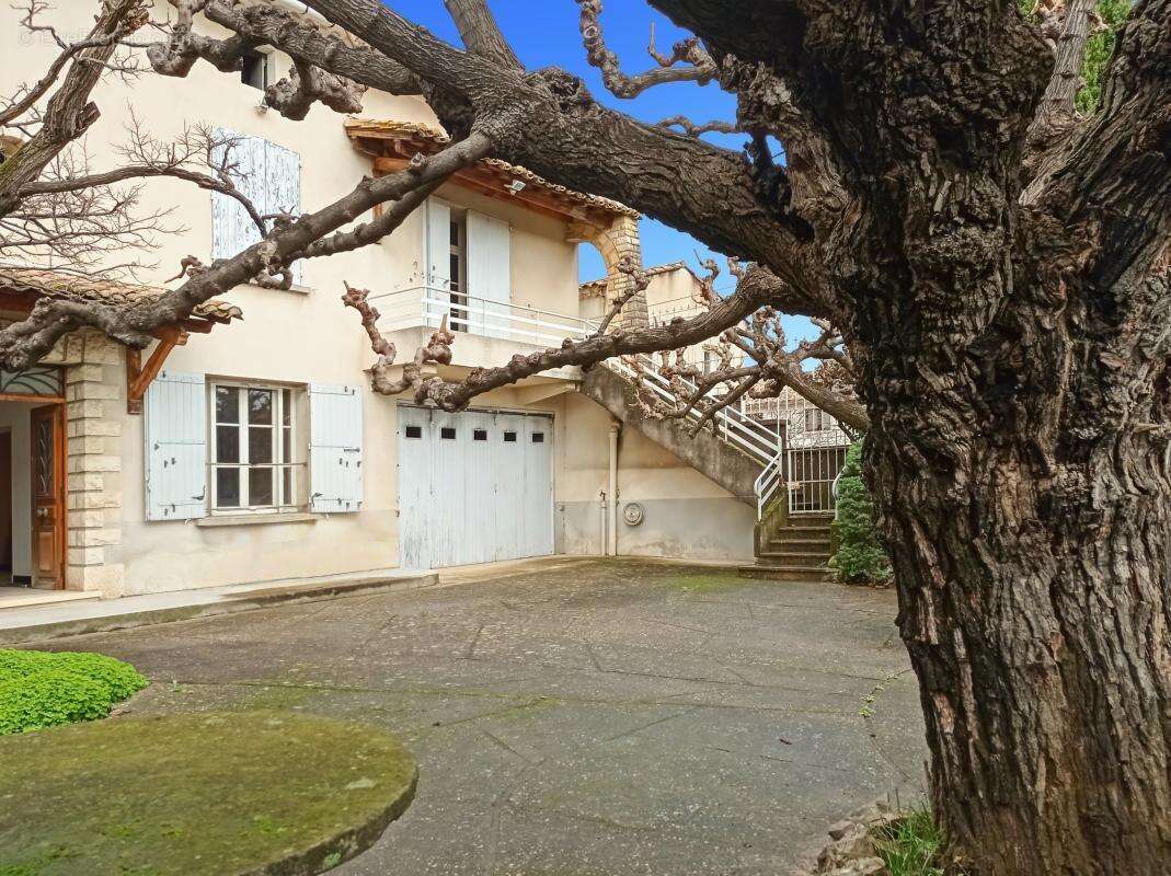 Maison à LAUDUN-L'ARDOISE