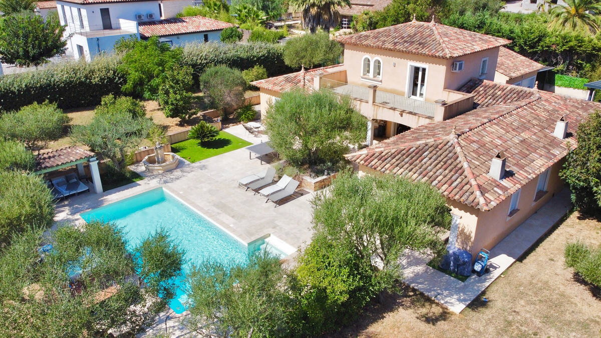 Maison à ROQUEBRUNE-SUR-ARGENS