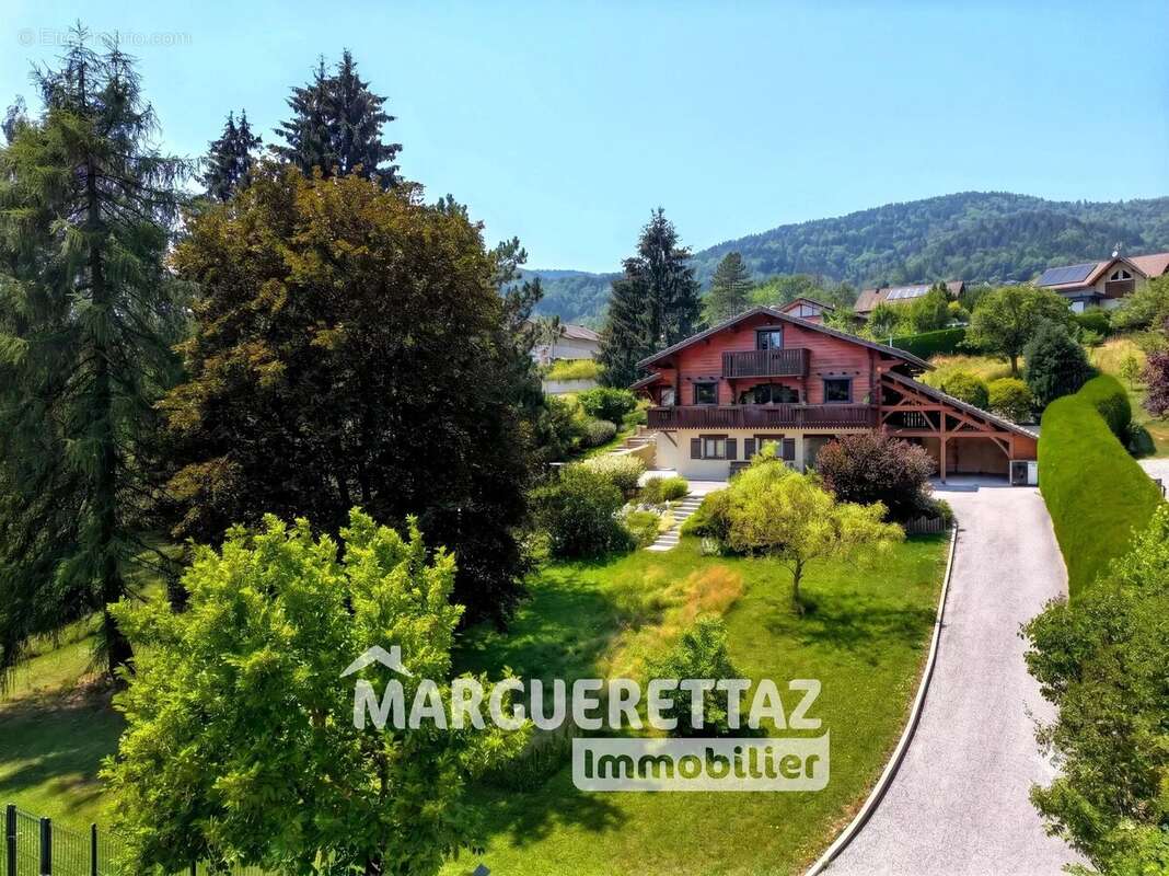 Chalet - vue dégagée - calme - 164 m² habitables - 2705 m² de terrain clôturé - Cœur de Boëge ! - photo 3