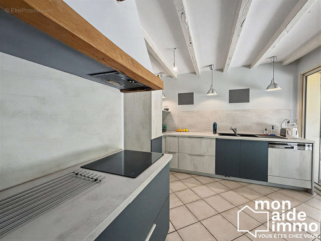 Maison 128 m² à Saint-Seurin-Sur-L'isle  - photo 2