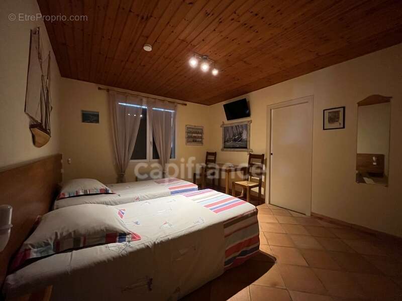 Propriété avec dépendances au coeur d’un jardin paysager– 230 m² habitables – À 10 min des plages des Sables-d'Olonne - photo 25